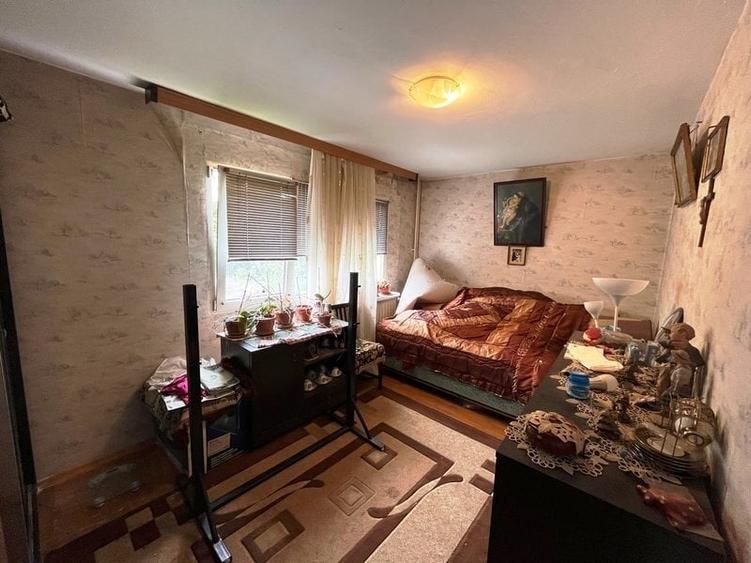 Apartament cu 3 camere semidecomandat în Titan