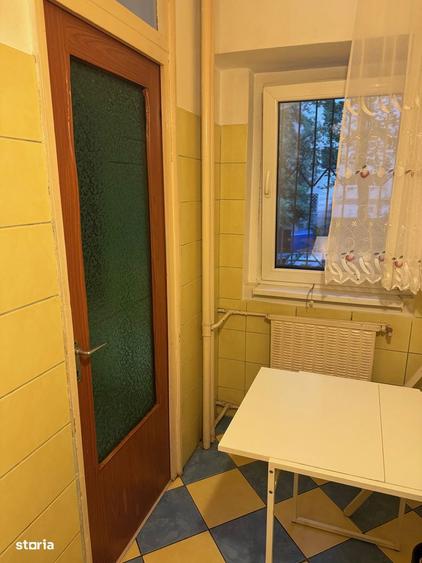 Garsonieră decomandată în Titan