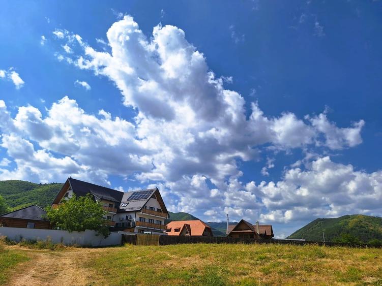 Teren extravilan de 1257 mp, în Gura Râului