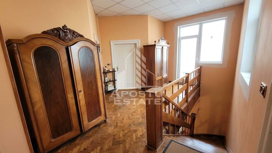 Casă individuală cu 6 camere cu Canalizare în Central