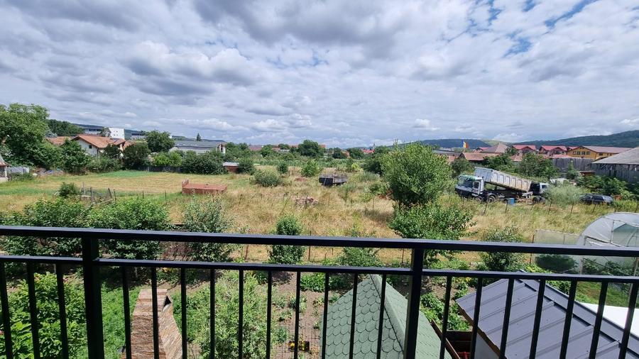 Apartament cu 3 camere decomandat în Florești