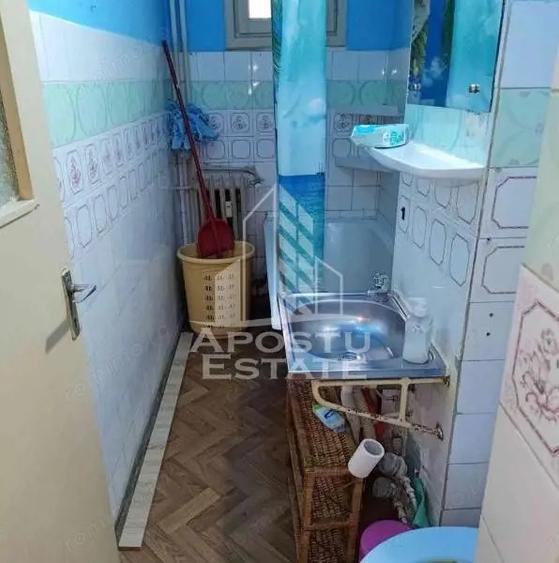 Apartament cu 3 camere decomandat, mobilat în Dacia
