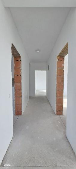 Casă cu 3 camere cu Canalizare în Săbăreni