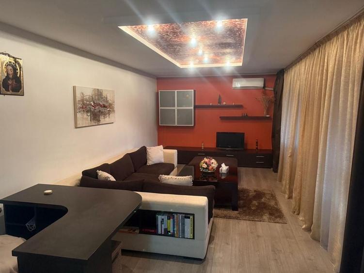 Apartament cu 3 camere decomandat în Babadag