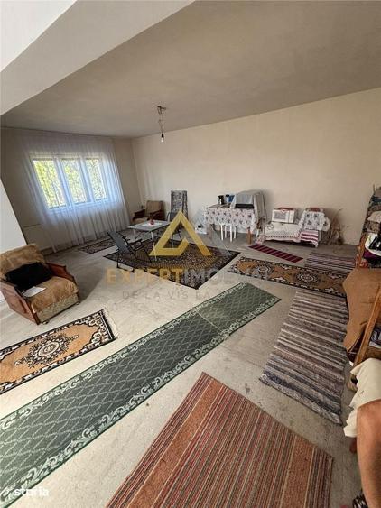Casă cu 4 camere în Colțirea