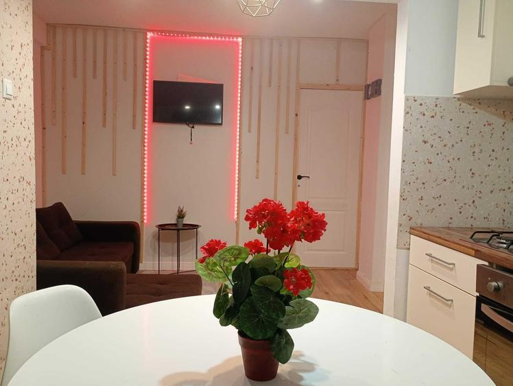 Apartament cu 3 camere decomandat în Florești