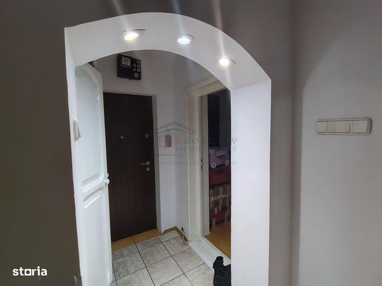 Apartament cu 3 camere semidecomandat în George Enescu
