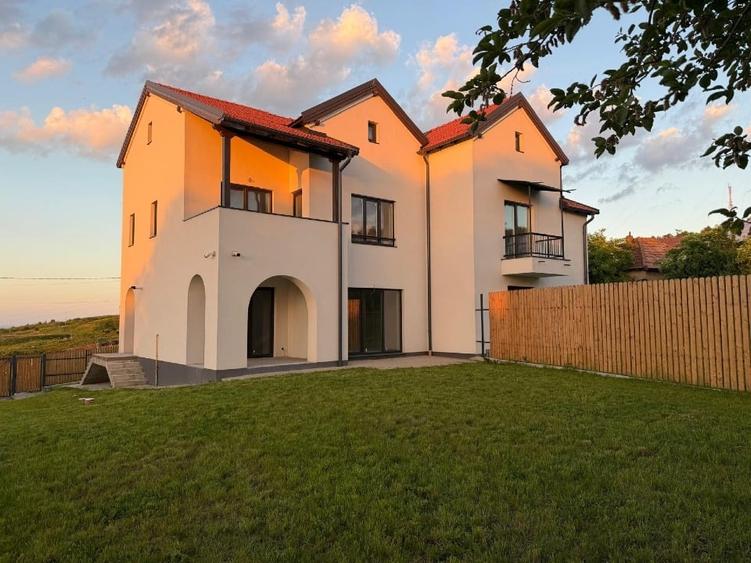 Duplex cu 5 camere cu Garaj în Feleacu