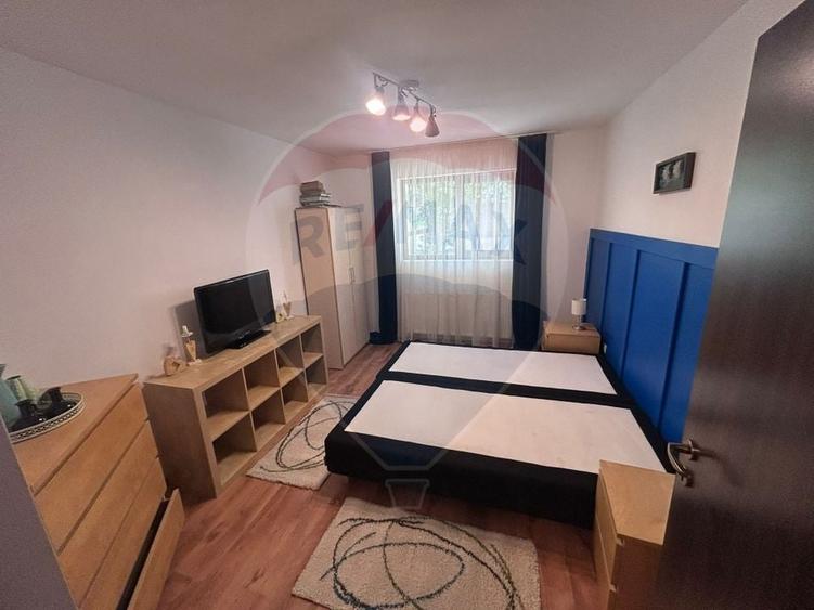 Apartament cu 3 camere decomandat, mobilat în Valea Roșie