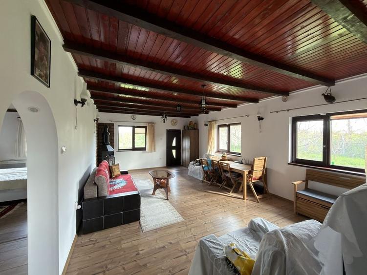 Casă cu 3 camere cu Teren 4858 Mp în Silistraru