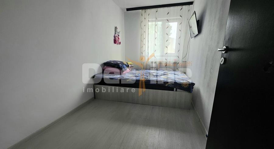 Apartament cu 4 camere semidecomandat în Inel II