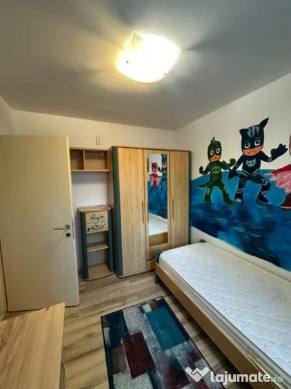 Apartament cu 4 camere decomandat în Săsar