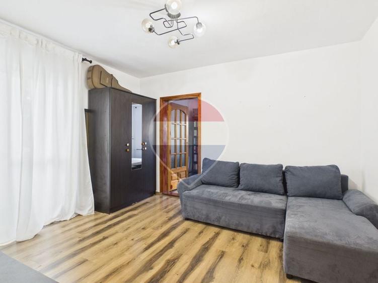 Apartament cu 2 camere semidecomandat, mobilat în Olteniței