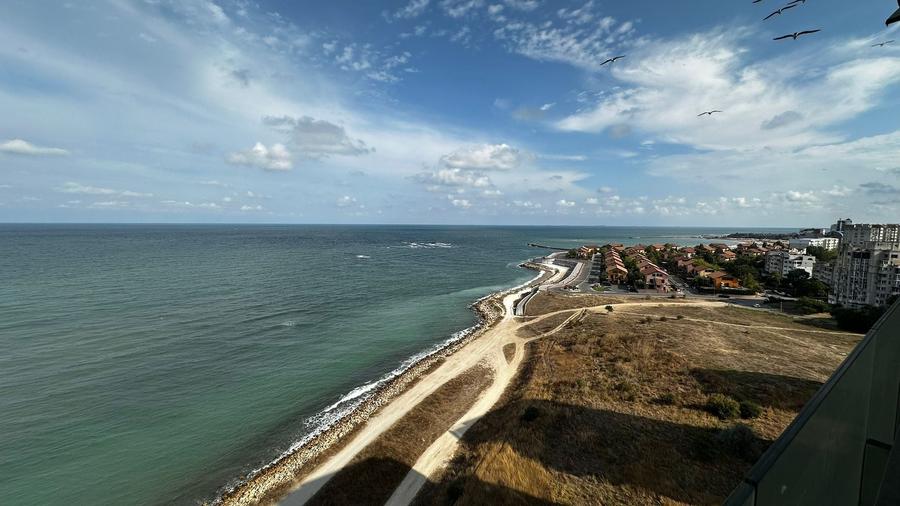Apartament cu 3 camere decomandat, mobilat în Faleza Nord