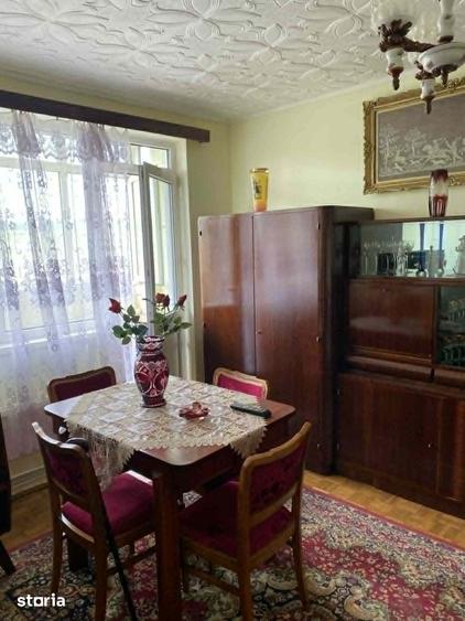 Apartament cu 3 camere semidecomandat în Micro 1