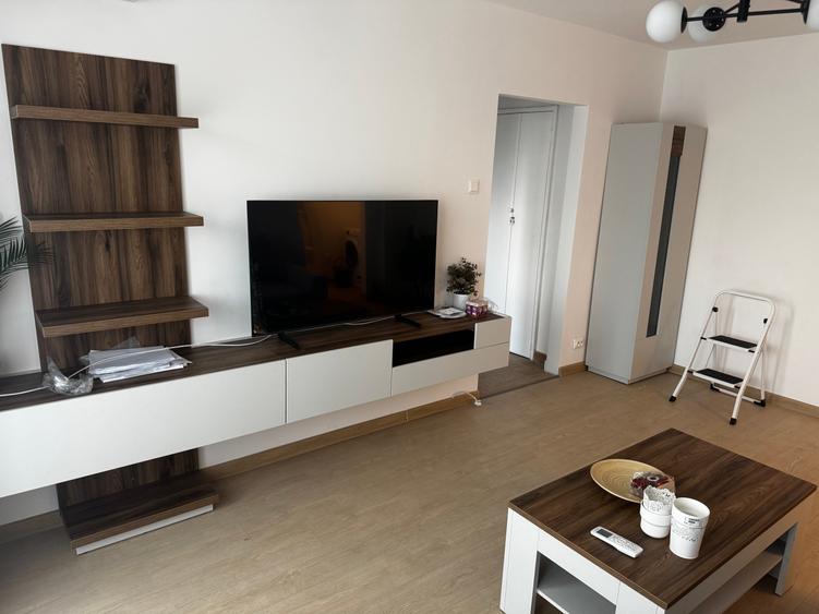 Apartament cu 2 camere semidecomandat, mobilat în Unirii