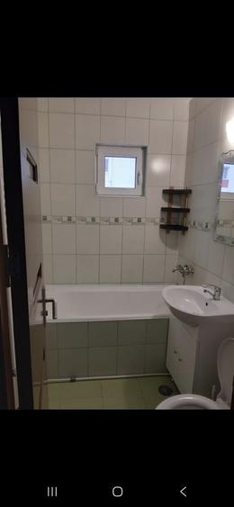 Apartament cu 3 camere semidecomandat în Alexandru cel Bun