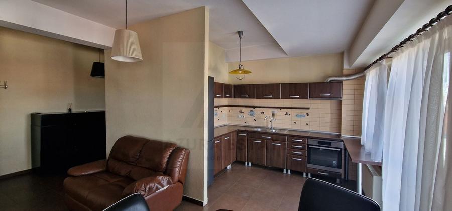 Apartament cu 3 camere decomandat, mobilat în Calea Dumbrăvii
