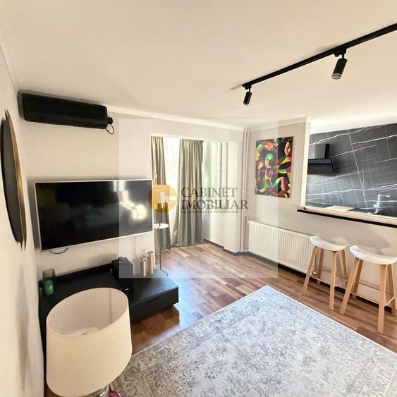 Apartament cu 2 camere semidecomandat, mobilat în Universitate
