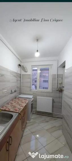 Apartament cu 3 camere decomandat în Sud