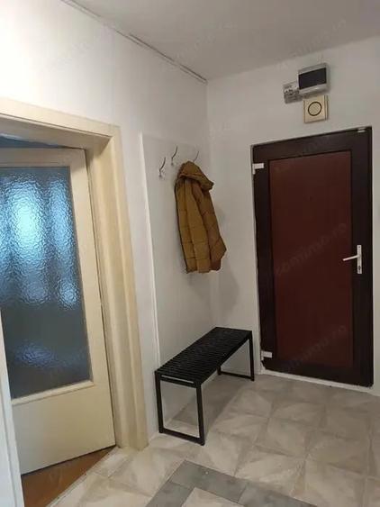 Apartament cu 4 camere semidecomandat în Complex Studențesc
