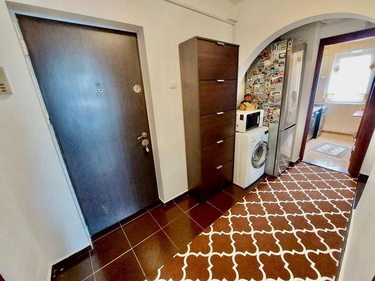 Apartament cu 3 camere decomandat în Ostroveni