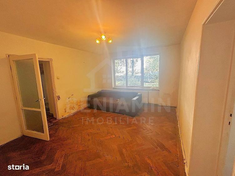 Apartament cu 3 camere semidecomandat în Tractorul