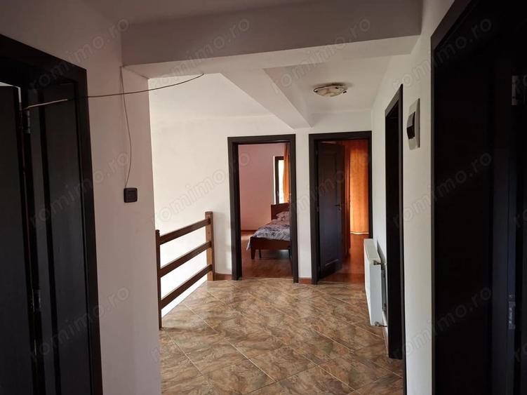 Casă cu 9 camere cu Teren 960 Mp în Bercu Roșu