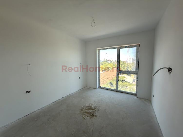 Apartament cu 4 camere decomandat în 1 Decembrie 1918