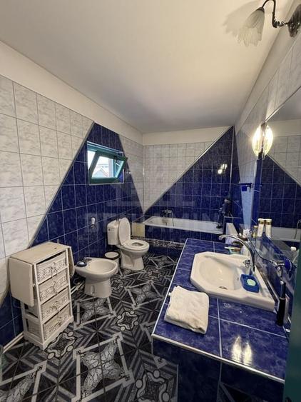 Casă cu 5 camere cu Teren 1039 Mp în Rovine
