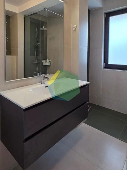 Casă individuală cu 5 camere cu Canalizare în Central