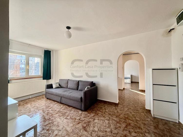 Apartament cu 4 camere semidecomandat în Tineretului