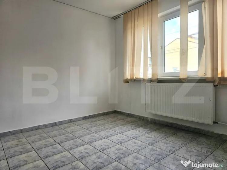 Apartament cu 7 camere decomandat în Complex Studențesc