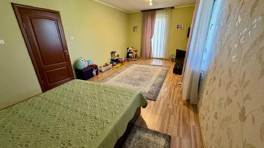 Casă individuală cu 6 camere cu Teren 600 Mp în Central