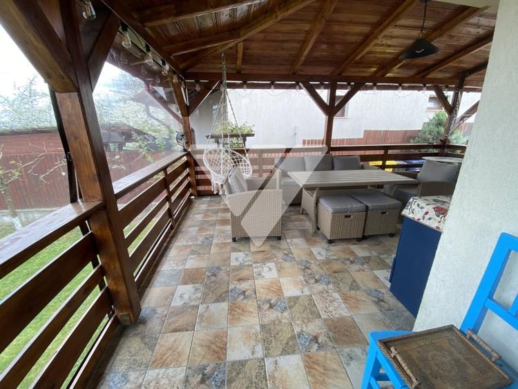 Casă individuală cu 5 camere cu Canalizare în Șura Mică