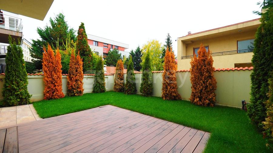Vilă cu 7 camere, 4 bai | renovata integral 2020 | strada privata - 1