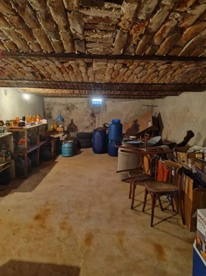 Casă cu 4 camere decomandat în Petrești