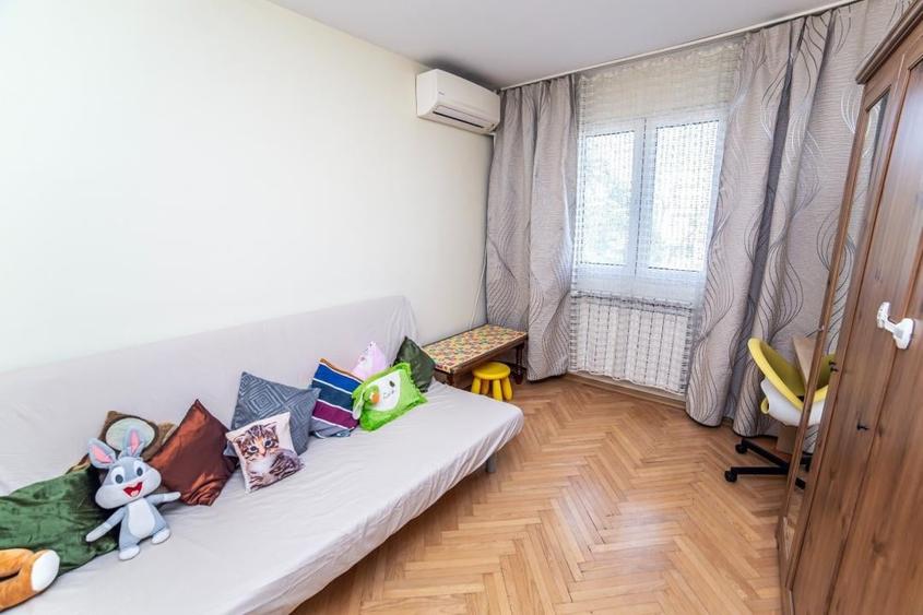 Apartament cu 4 camere decomandat, mobilat în Titan