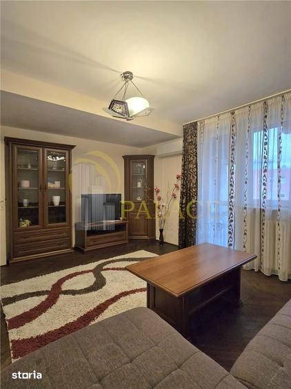Apartament cu 3 camere decomandat, mobilat în Centrul Istoric