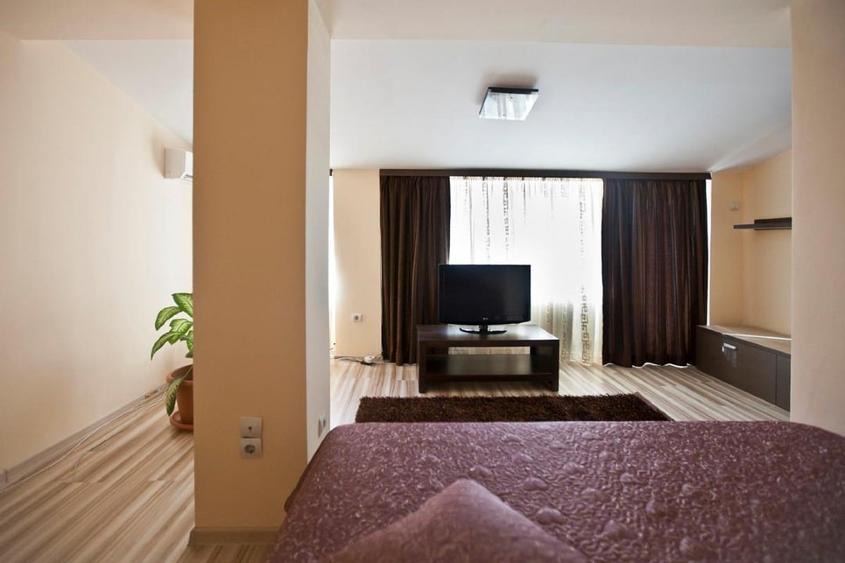 Apartament cu 3 camere decomandat, mobilat în Faleza Nord