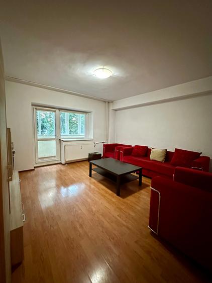 Apartament cu 3 camere decomandat în Tei