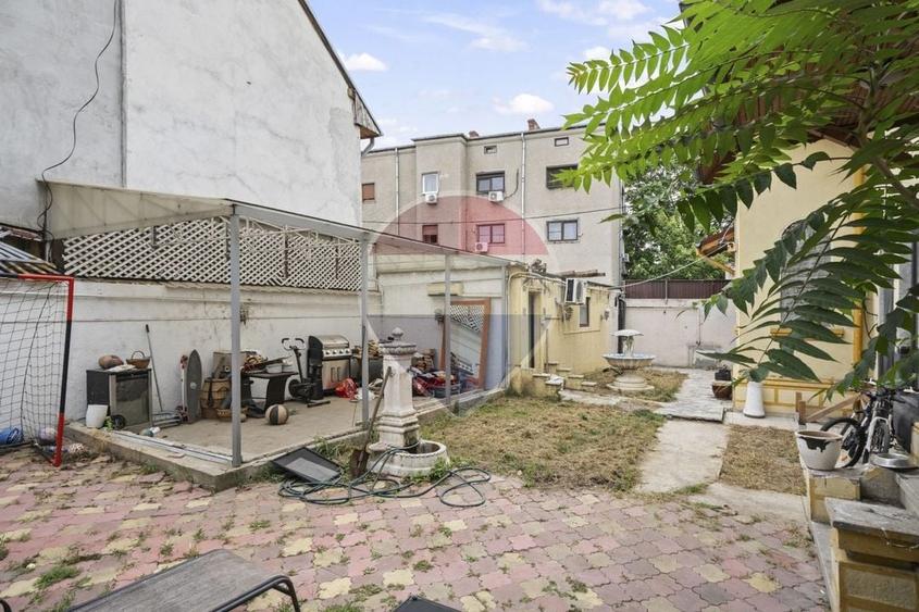 Casă cu 7 camere cu Teren 240 Mp în Parcul Circului