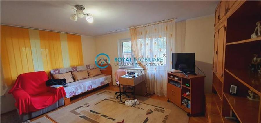 Casă cu 5 camere cu Teren 1800 Mp în Valea Călugărească