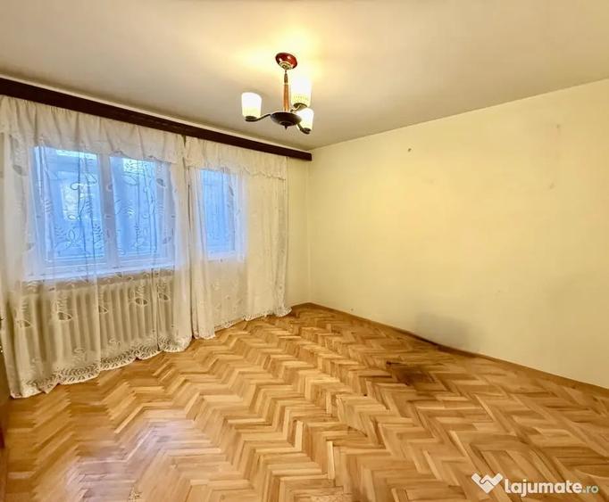 Apartament cu 3 camere decomandat în Central