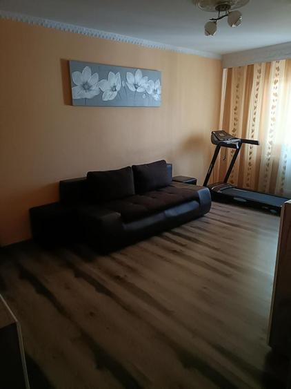 Apartament cu 3 camere decomandat în Exterior Vest