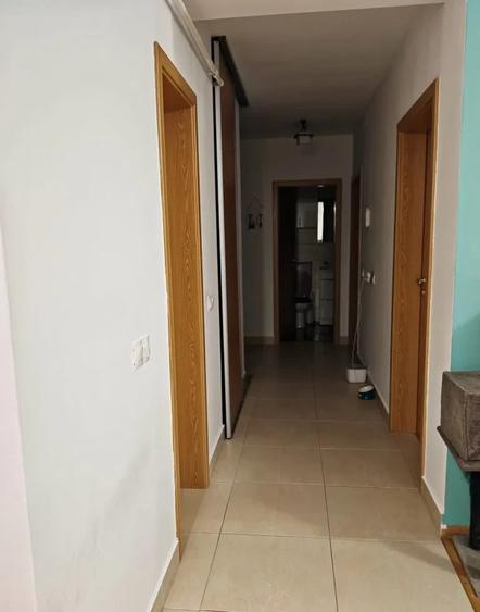 Apartament cu 3 camere decomandat, mobilat în Tractorul