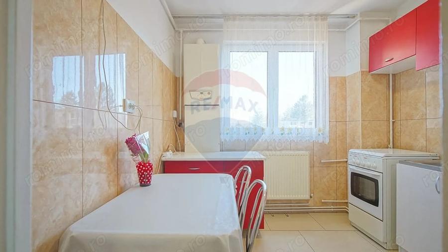 Apartament cu 3 camere semidecomandat în Astra