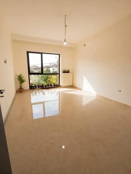 Casă individuală cu 12 camere cu Canalizare în Fundeni