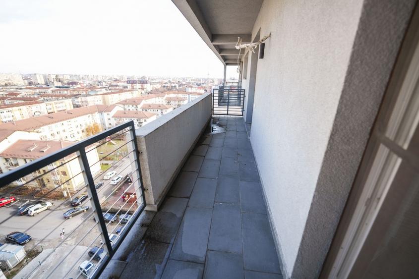 Apartament cu 3 camere semidecomandat, mobilat în Craiovița Nouă