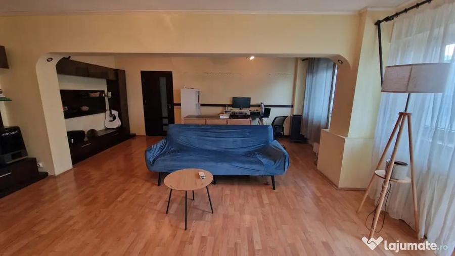 Apartament cu 3 camere semidecomandat în 13 Septembrie
